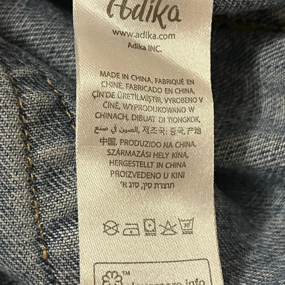 Adika Medium-Wash Denim Wide Leg Jeans, Bleach hearts, size XS - Picture 8 of 8